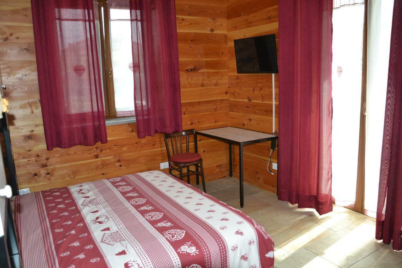 B&B L'Albero E Le Stelle Borgo San Dalmazzo Luaran gambar